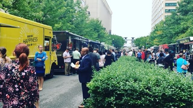 The rain ☔️ held off &amp; Street Food Thursday is hopping! Lunch at 4th &amp; Deaderick until 1. #foodtrucksnash