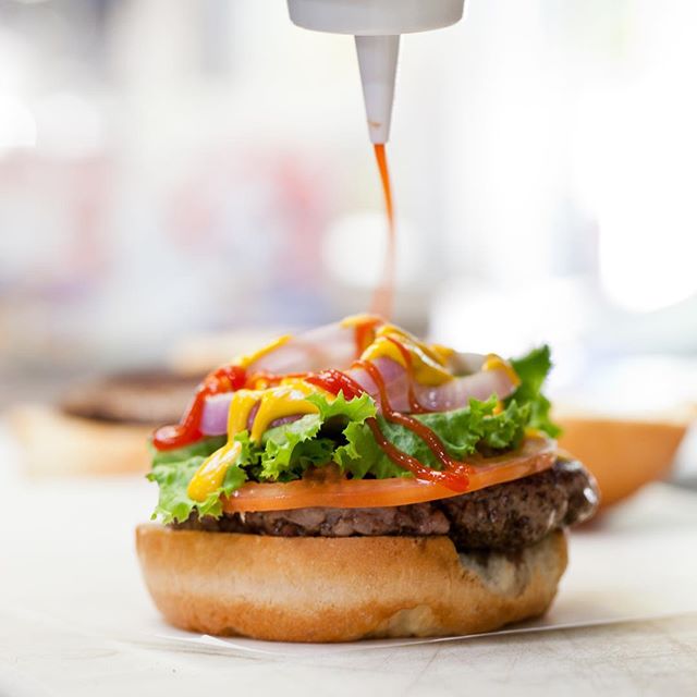 ‪It's the final day of @visit_cmafest AND tonight is Game 6 of the #StanleyCupFinal.  5th &amp; Demonbreun is the place to be for delicious food!‬ #foodtrucksnash #hossburgers #CMAFest #delicious