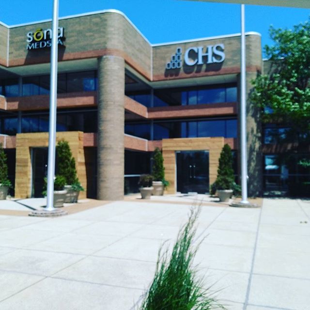 Serving today at CHS Brentwood,  from 11-1pm!  #happypeople #freshsmoothie #paninis #wraps #sandwiches #artisanalbread #veggies #vegetarian #yummy #springseason #nashvillestyle #nashvillefoodtrucks