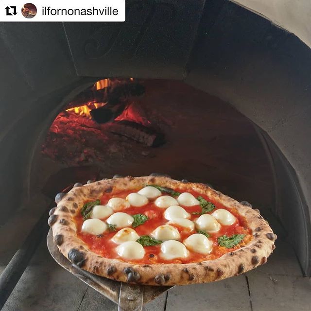 Authentic wood fired pizza @ilfornonashville 🍕!
•
• #pizza #woodfired #woodfiredpizza #foodtruck #nashvillefoodtrucks #nfta